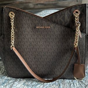 Large Michael Kors Jet Set Travel bag.